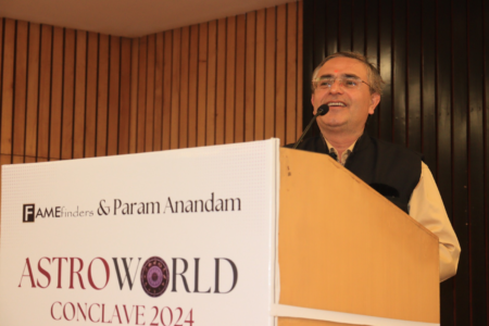 CA Shankar Ghansahamdas Andani honored with Life Time Achievement Award in Astroworld Conclave 2024.